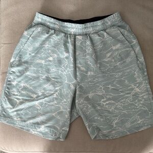 lululemon athletica Light Green Patterned Swim Trunks Swimsuit Size Mens Small